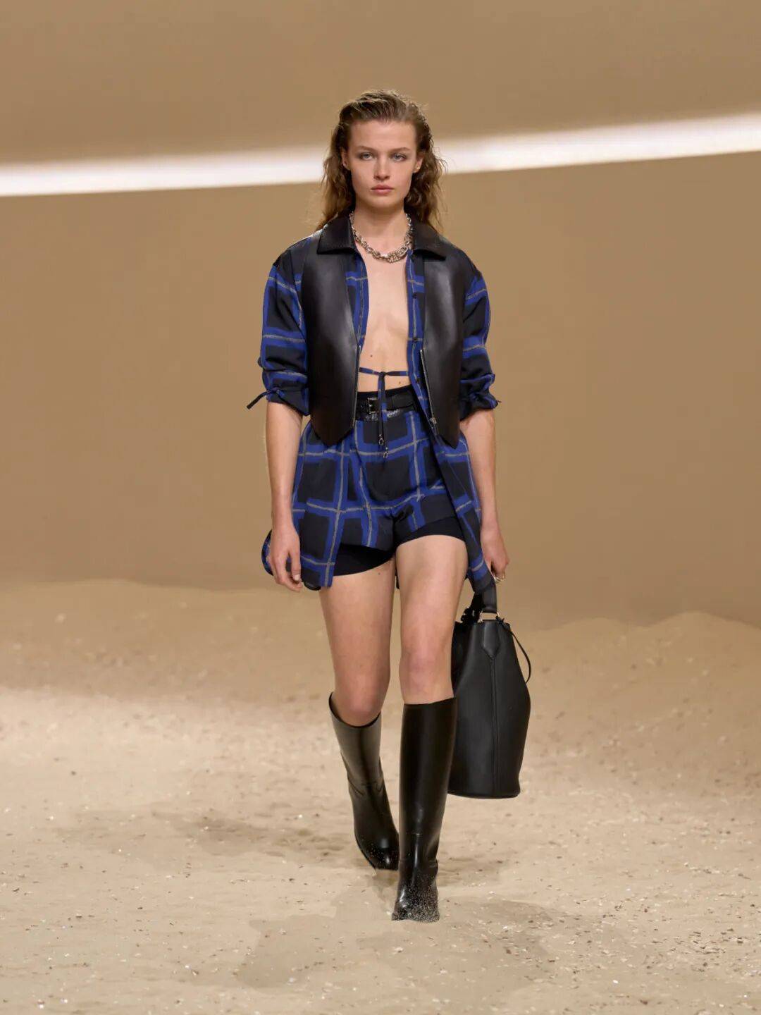 Hermès的女骑士<strong></p>
<p>以太坊币行情</strong>,在沙滩上自由驰骋