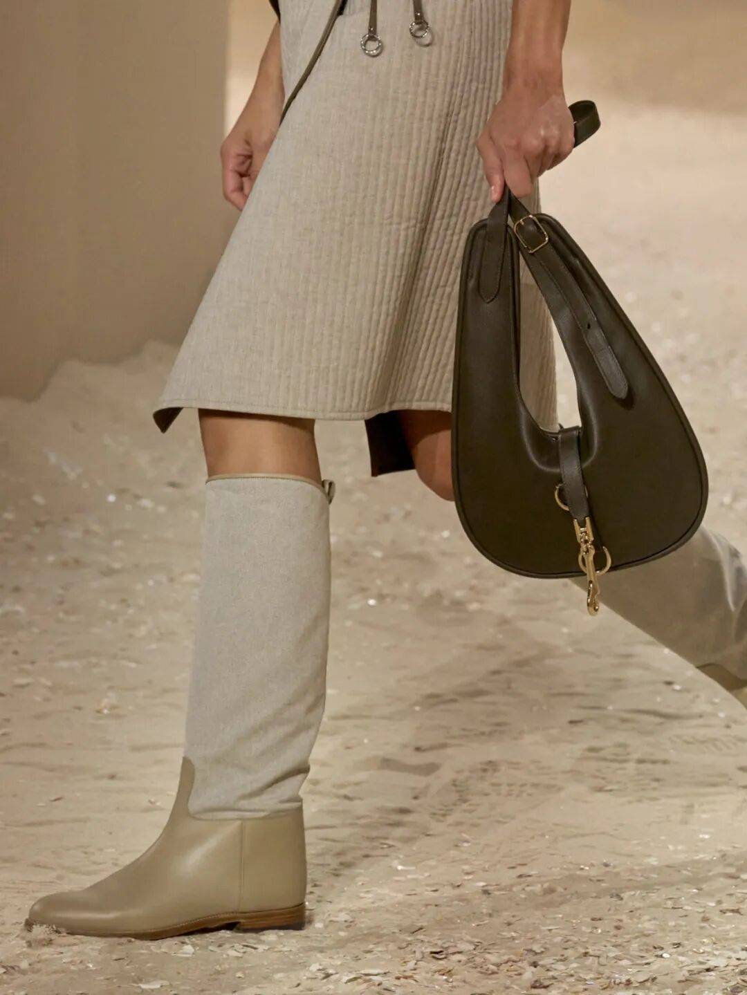 Hermès的女骑士<strong></p>
<p>以太坊币行情</strong>,在沙滩上自由驰骋