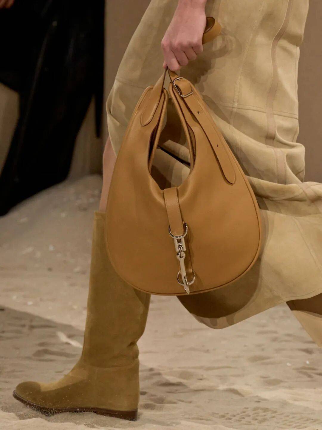 Hermès的女骑士<strong></p>
<p>以太坊币行情</strong>,在沙滩上自由驰骋