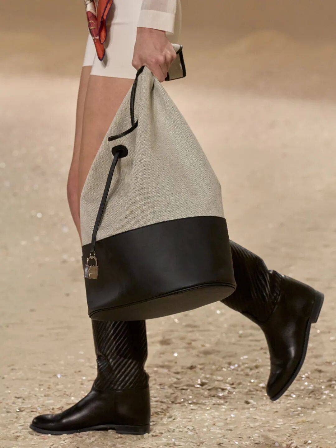 Hermès的女骑士<strong></p>
<p>以太坊币行情</strong>,在沙滩上自由驰骋