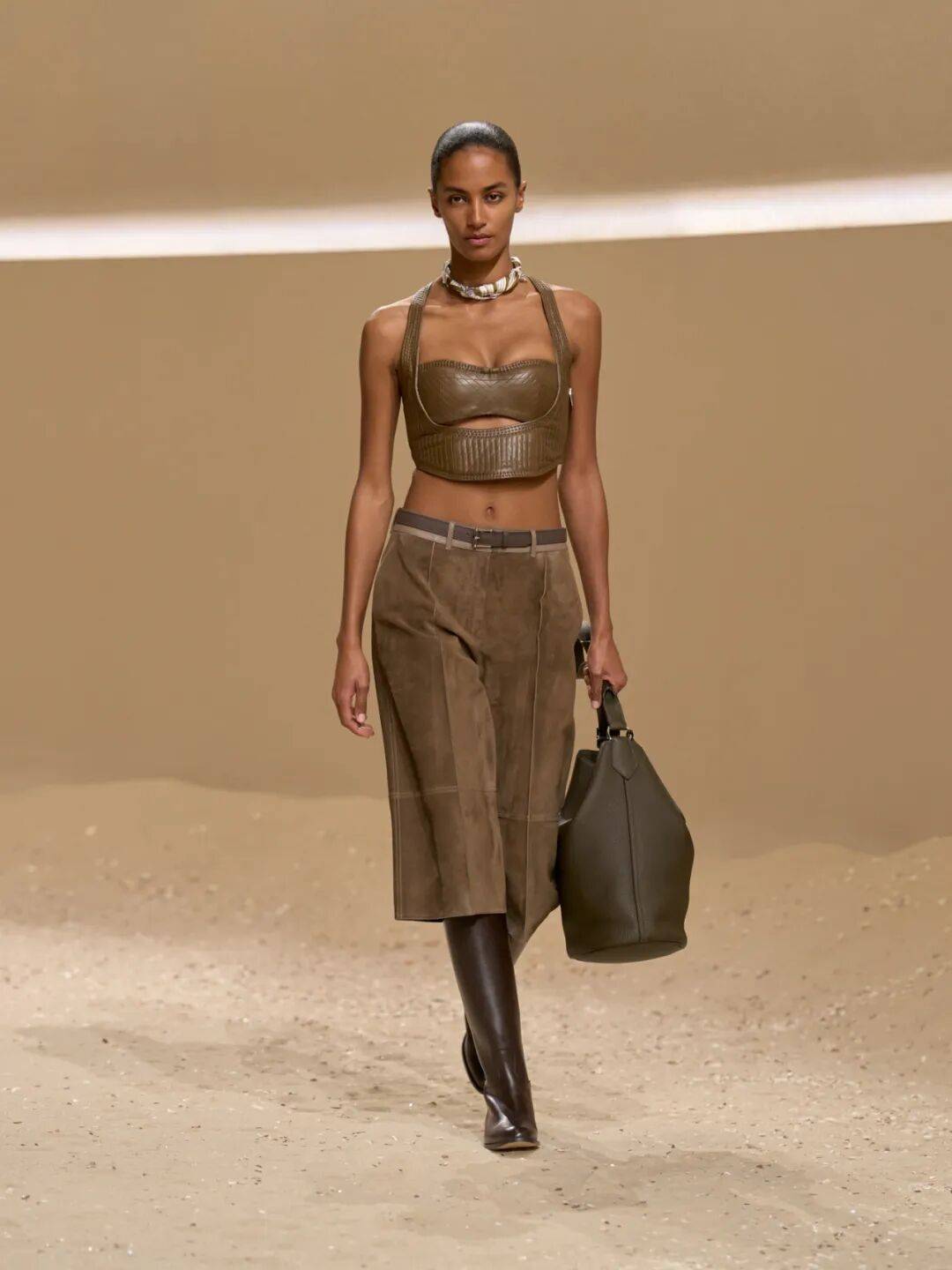 Hermès的女骑士<strong></p>
<p>以太坊币行情</strong>,在沙滩上自由驰骋