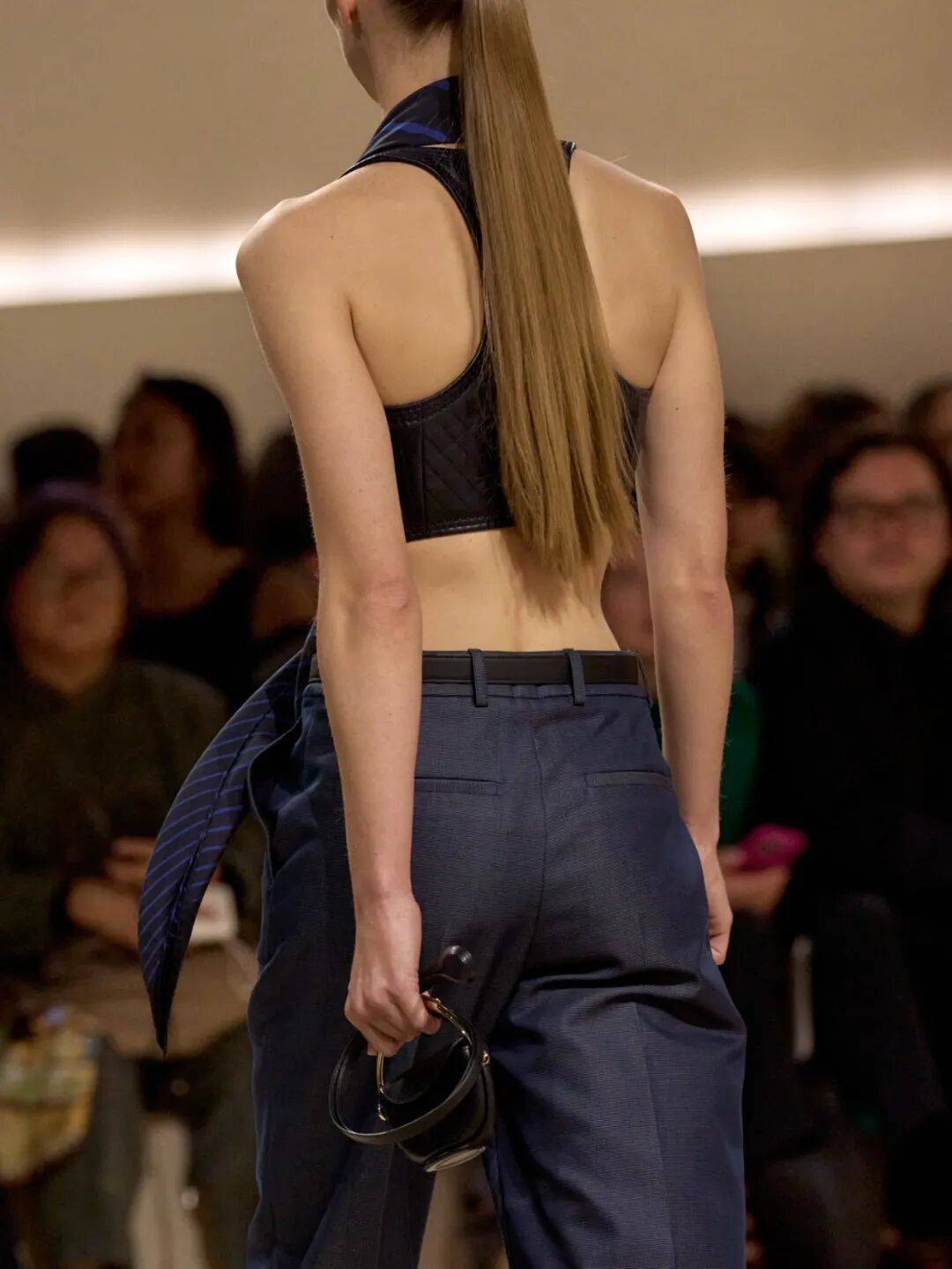 Hermès的女骑士<strong></p>
<p>以太坊币行情</strong>,在沙滩上自由驰骋