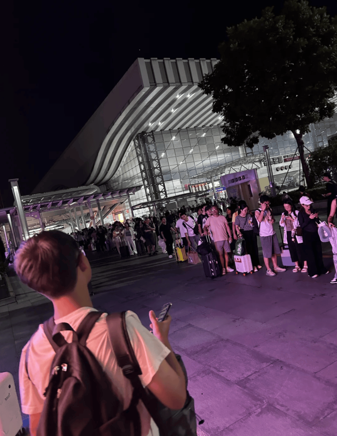 深圳北站凌晨返深被刷爆<strong></p>
<p>以太坊今天价格</strong>！附近叫车超200人？别慌！公交地铁加班护送