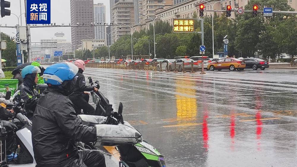 节后首个工作日 北京通勤通学叠加降雨出行压力大