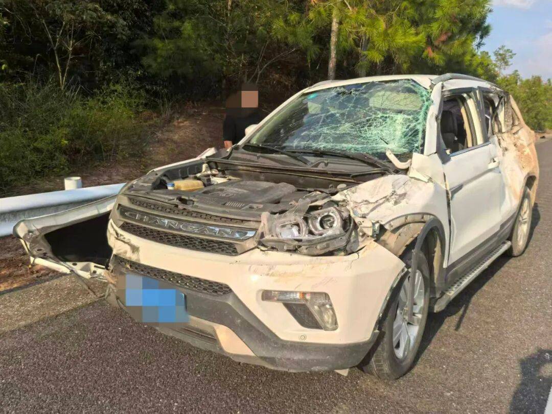 “我撒谎天打雷劈!”男子高速突然强行变道致翻车<strong></p>
<p>以太坊币价格今日行情</strong>,反诬赖对方