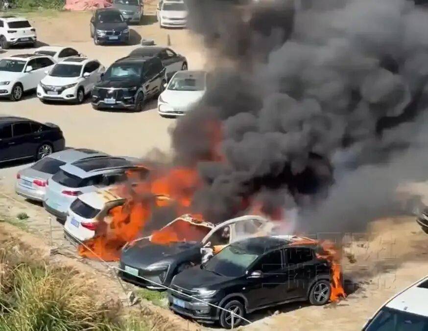 一电车起火致8车烧毁<strong></p>
<p>以太坊币价格今日行情</strong>,阿维塔发情况说明:排除动力电池、驱动电机、高压电控故障等导致起火