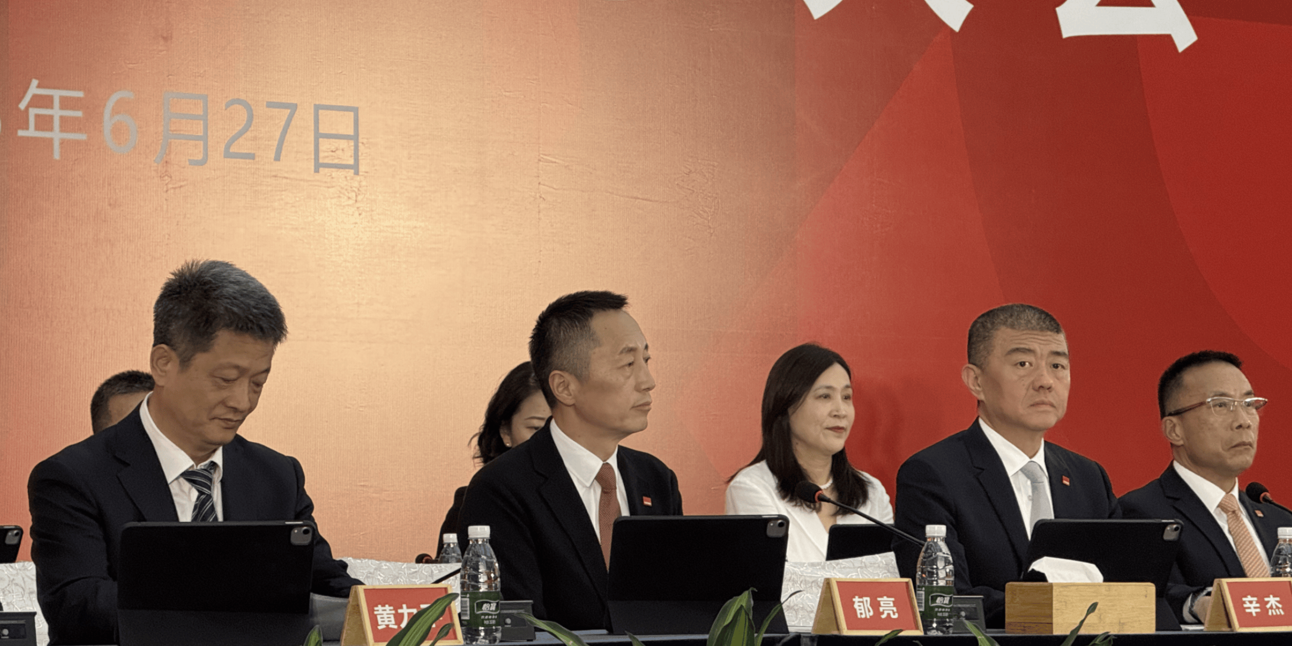 万科董事长辛杰辞职！年薪0元、原定明年退休<strong></p>
<p>eth以太坊</strong>，曾多次代表深铁力挺万科