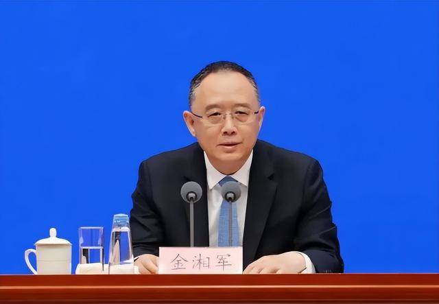 中央委员被“双开”<strong></p>
<p>以太坊创始人</strong>，62岁女副部任上被查！中纪委上周通报查处26人