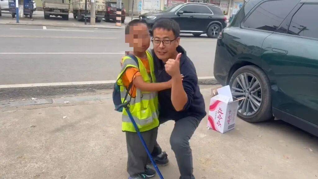 湖北一男子辞掉月薪2万元工作<strong></p>
<p>今日以太坊价格</strong>，带9岁儿子徒步千里，计划60天走到山东……原因让人泪目