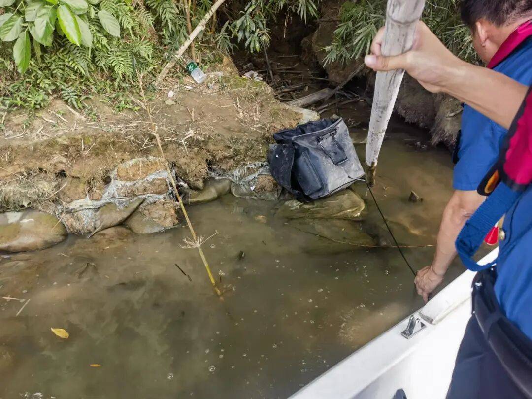 柳州鹧鸪江大桥附近水域发现利器<strong></p>
<p>今日以太坊价格</strong>,不远处有人在游泳……