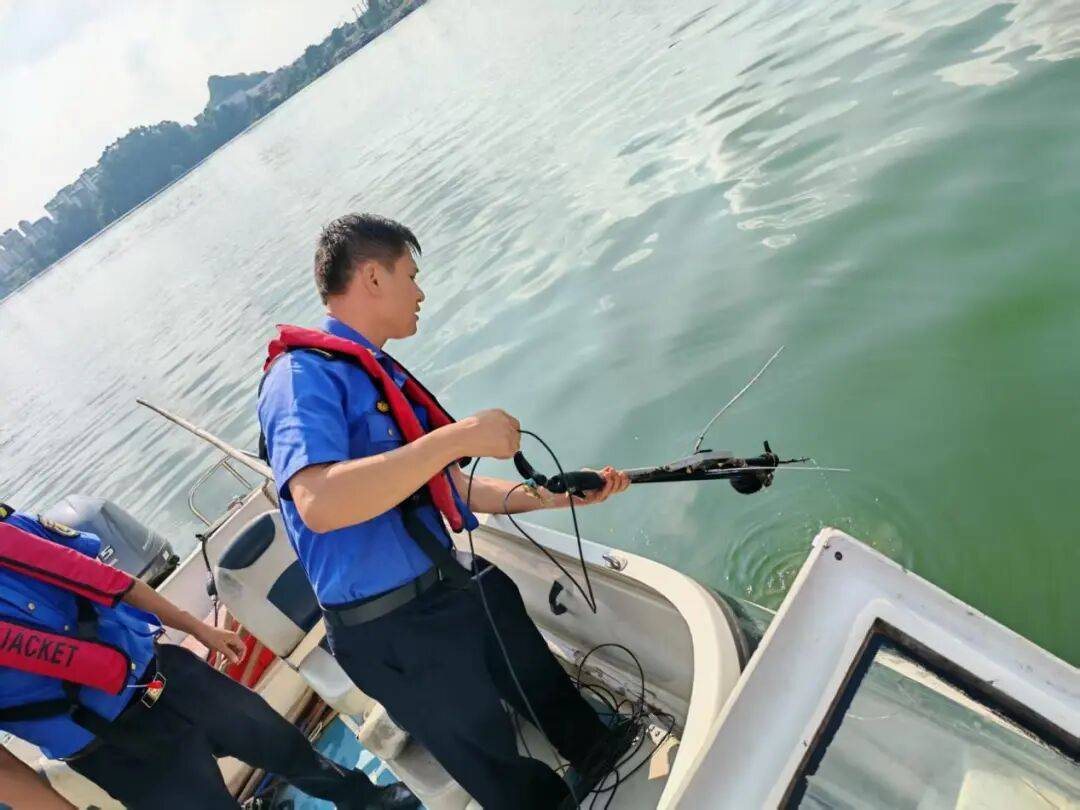 柳州鹧鸪江大桥附近水域发现利器<strong></p>
<p>今日以太坊价格</strong>,不远处有人在游泳……