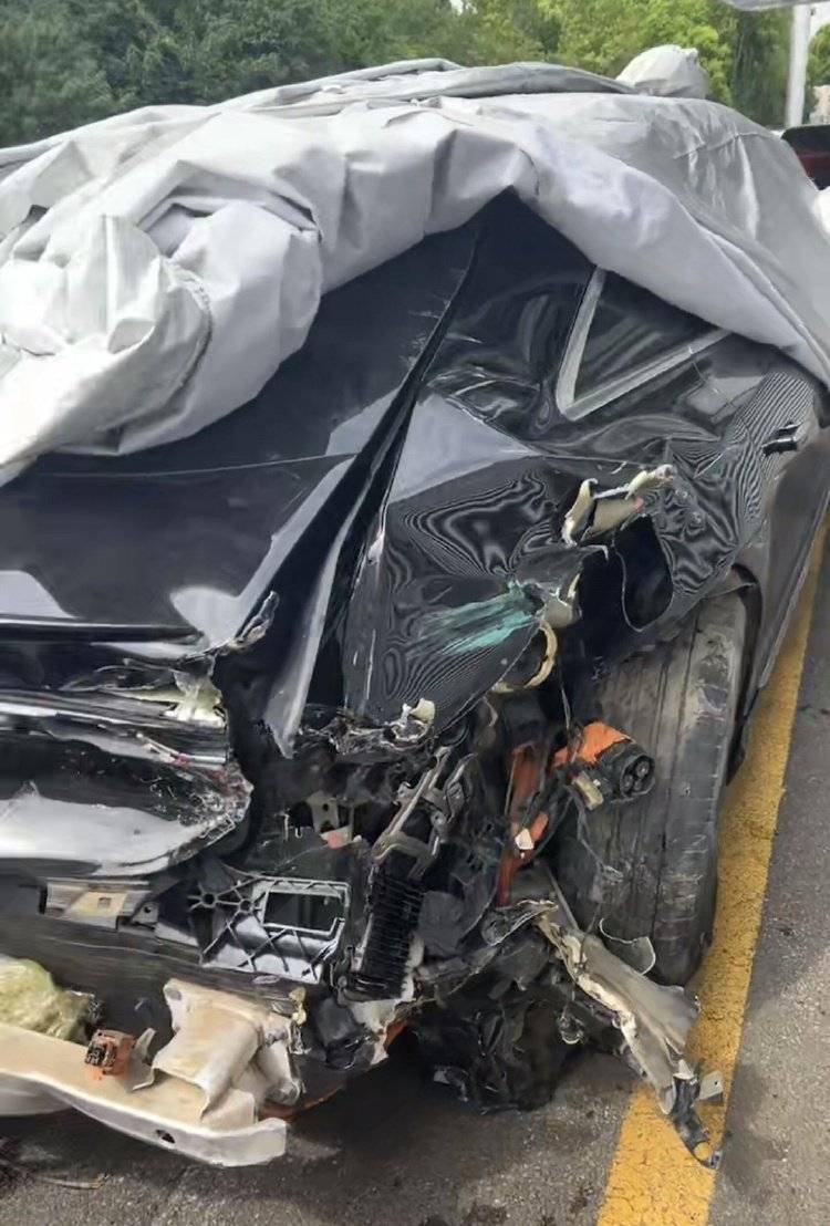 投保52万奔驰被追尾近乎报废<strong></p>
<p>以太坊手续费</strong>，为啥保险只赔24万？业内人士与律师解读