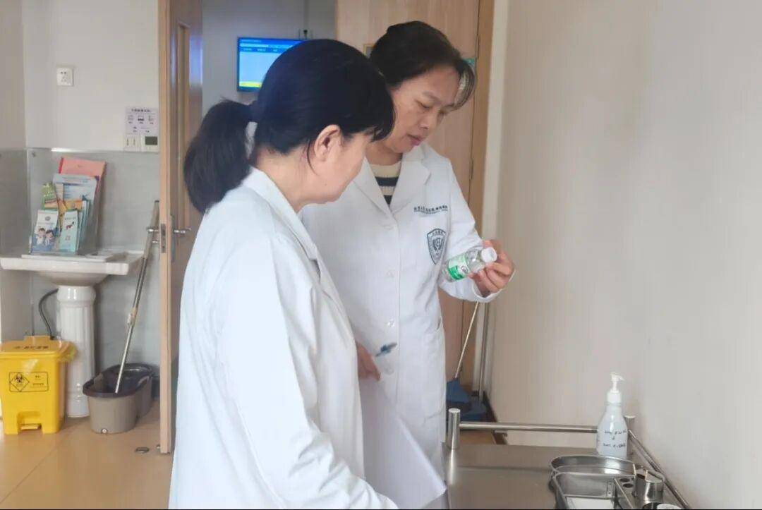 “大医院专家来了<strong></p>
<p>以太坊历史价格</strong>，我们在社区看病，也更放心了”