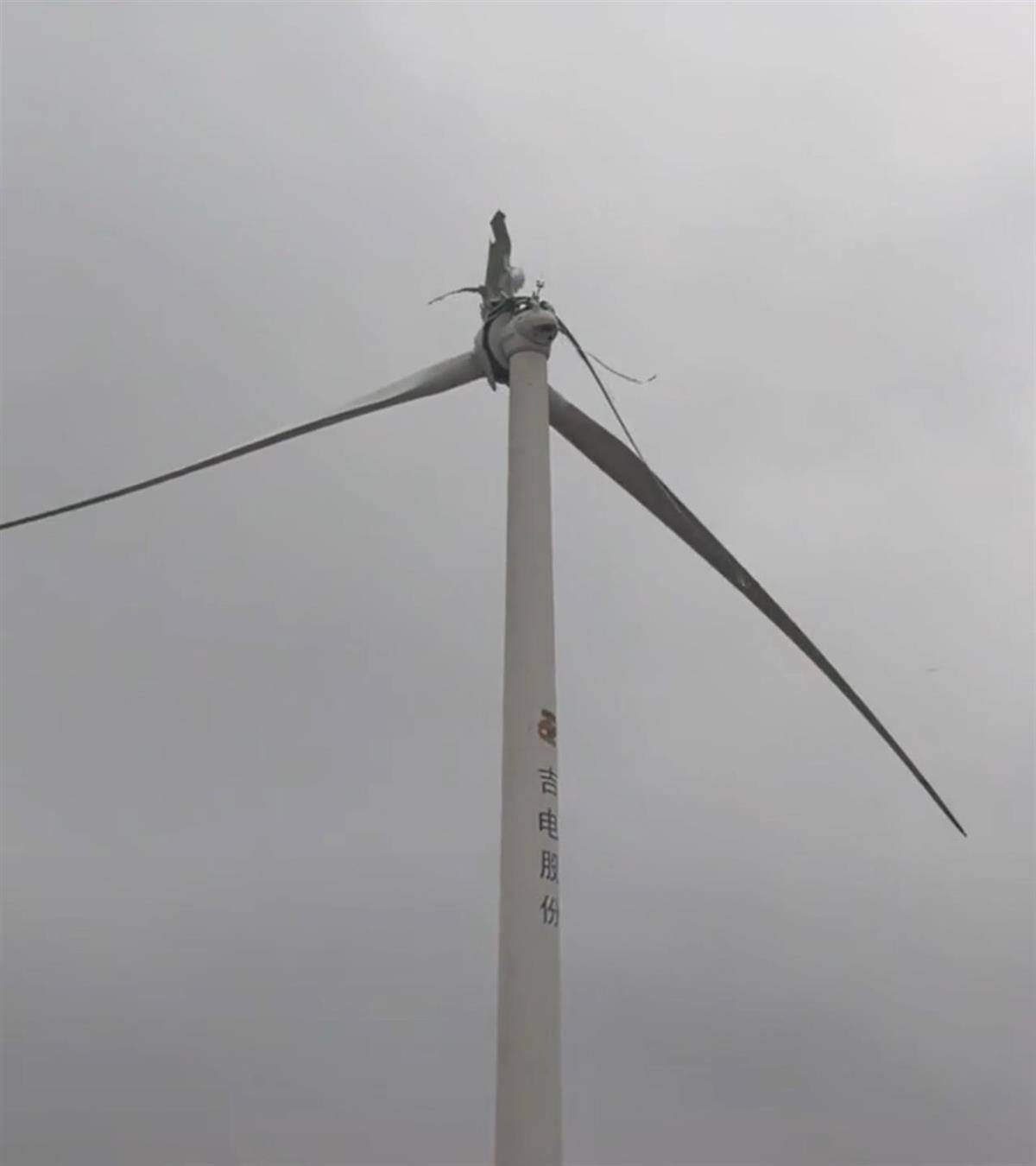 九江一架风力发电机叶片空中断裂<strong></p>
<p>以太坊代币查询</strong>，目击者称“玻璃纤维满天飞”，当地：正在处理